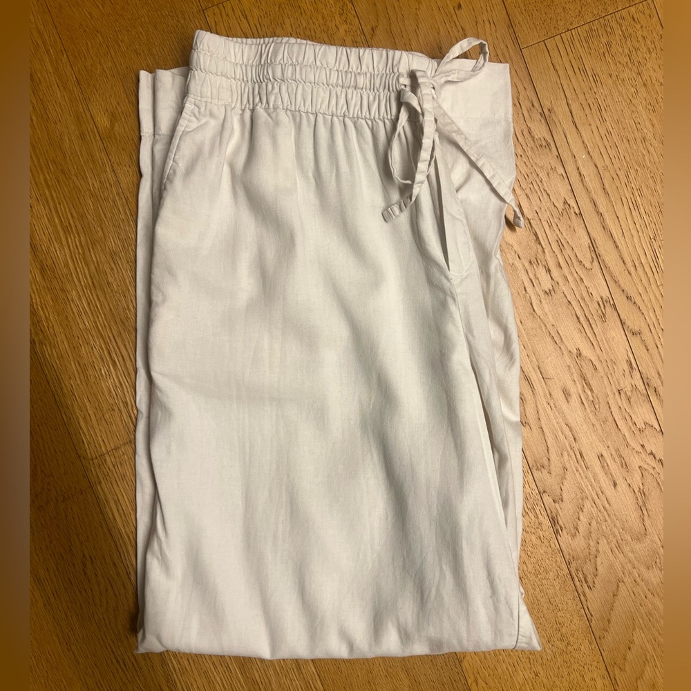 Low rise and wide leg white linen pants